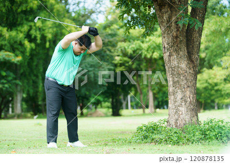 Man is playing golf in morning. 120878135