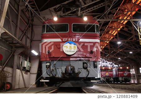 レトロな長岡機関区に並べられたFE81形電気機関車(97,140,141)_2024/12/1撮影 レトロな長岡機関区に並べられたFE81形電気機関車(97,140,141)_2024/12/1撮影 120881409