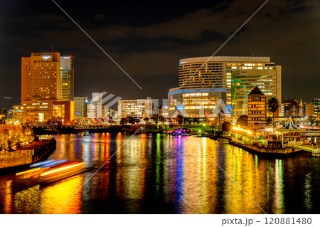 水面反射が美しい横浜夜景 120881480