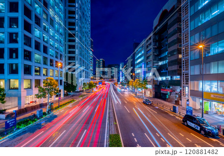 東京・国道246号線 大都会の流れる光跡 東京・国道246号線 大都会の流れる光跡 120881482