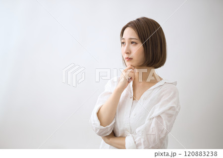 20代女性のビューティー 120883238