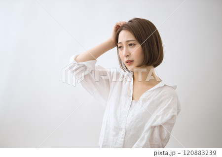 20代女性のビューティー 120883239