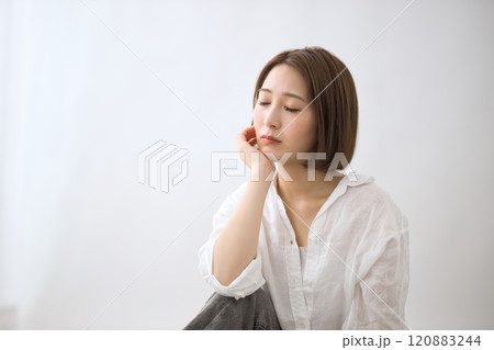 20代女性のビューティー 120883244