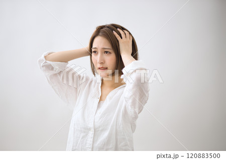 20代女性のビューティー 120883500