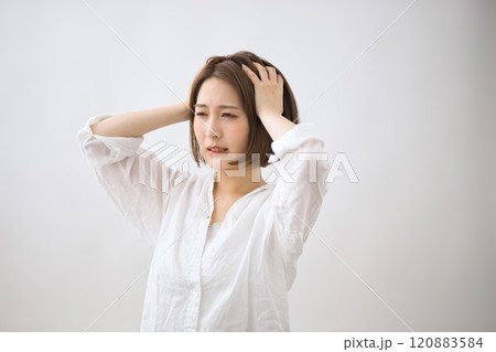 20代女性のビューティー 120883584