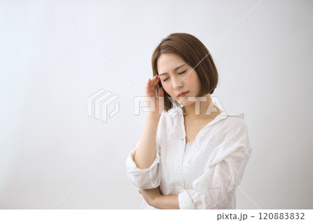 20代女性のビューティー 120883832