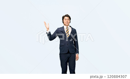 ヘッドマイクをつけて講演する男性ビジネスパーソン ヘッドマイクをつけて講演する男性ビジネスパーソン 120884307