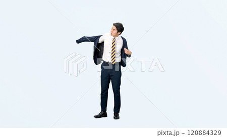 ジャケットを羽織る男性ビジネスパーソンの全身写真 120884329