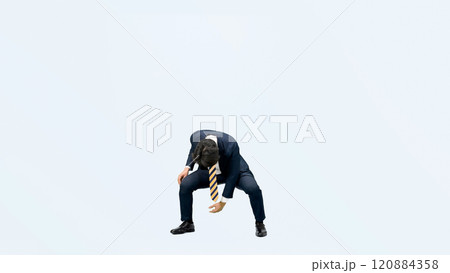 がっかりしてダンスする男性ビジネスパーソンの全身写真 120884358