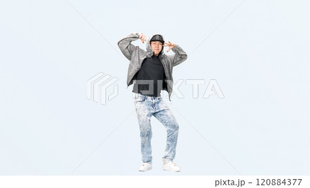 ダンスする男性ダンサーの全身写真 ダンスする男性ダンサーの全身写真 120884377
