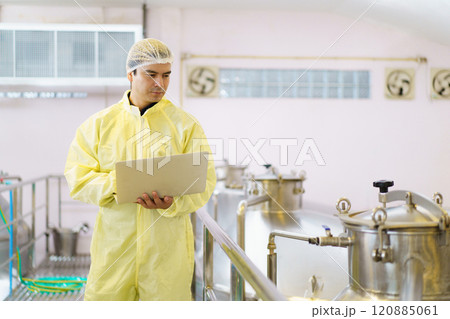 Senior quality control officer performs the inspection and analyzing of boiler tank inside the food and beverage manufacturing factory. The supervisor inspects boiler tank. Senior quality control officer performs the inspection and analyzing of boiler tank inside the food and beverage manufacturing factory. The supervisor inspects boiler tank. 120885061