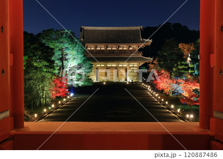 【京都府】仁和寺紅葉ライトアップ(中門と二王門) 【京都府】仁和寺紅葉ライトアップ(中門と二王門) 120887486