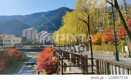 秋の下呂温泉の街並み 秋の下呂温泉の街並み 120887538