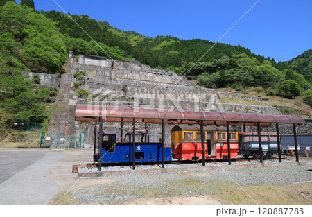 神子畑選鉱場跡の1円電車保存車両 120887783