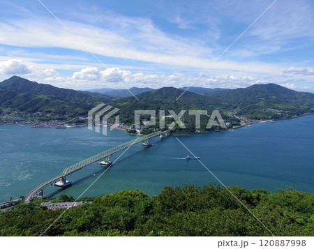 飯の山展望台より望む大島大橋(山口県周防大島町) 飯の山展望台より望む大島大橋(山口県周防大島町) 120887998