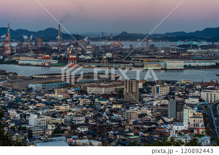 高塔山公園から若松戸畑の日没後【福岡県北九州市】 120892443