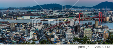 高塔山公園から若松戸畑の日没後　パノラマ【福岡県北九州市】 120892448