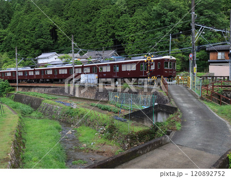 能勢電鉄　妙見口駅に到着する7200系電車 120892752