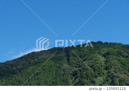 ふもとから眺める獅子吼高原 石川県白山市 ふもとから眺める獅子吼高原 石川県白山市 120893128