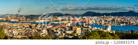 高塔山公園から若松戸畑の夕景　パノラマ【福岡県北九州市】 120893173