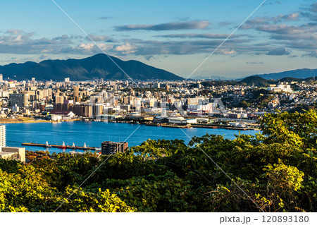 高塔山公園から若松戸畑の夕景【福岡県北九州市】 高塔山公園から若松戸畑の夕景【福岡県北九州市】 120893180
