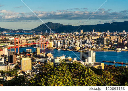 高塔山公園から若松戸畑の夕景【福岡県北九州市】 120893188
