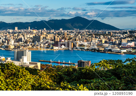 高塔山公園から若松戸畑の夕景【福岡県北九州市】 120893190