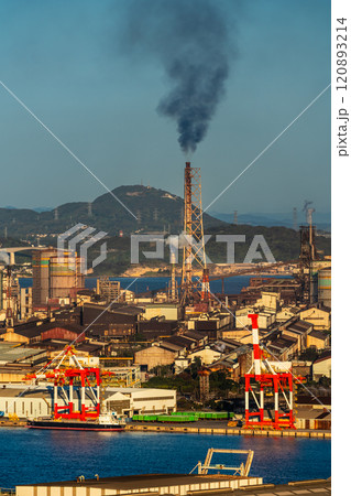 高塔山公園から若松戸畑の夕景【福岡県北九州市】 120893214