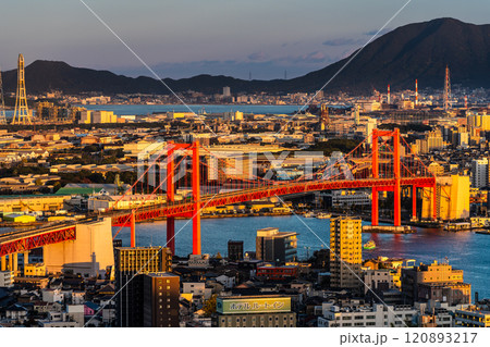 高塔山公園から若松戸畑の夕景【福岡県北九州市】 120893217