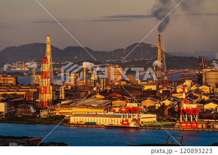 高塔山公園から若松戸畑の夕景【福岡県北九州市】 120893223