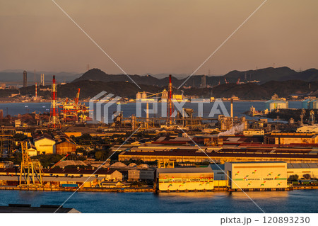 高塔山公園から若松戸畑の夕景【福岡県北九州市】 120893230