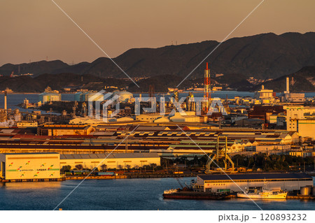 高塔山公園から若松戸畑の夕景【福岡県北九州市】 120893232