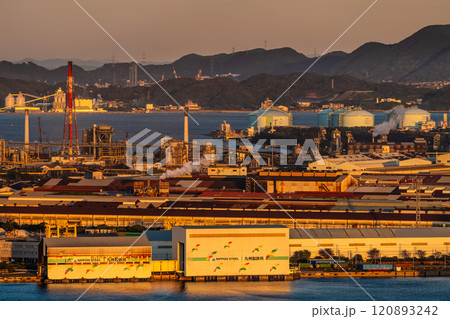 高塔山公園から若松戸畑の夕景【福岡県北九州市】 高塔山公園から若松戸畑の夕景【福岡県北九州市】 120893242