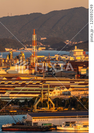 高塔山公園から若松戸畑の夕景【福岡県北九州市】 120893249