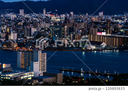 高塔山公園から若松戸畑の夜景【福岡県北九州市】 120893633