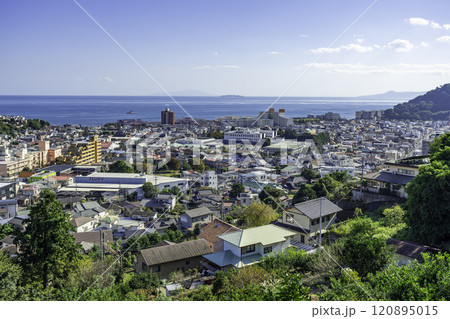 湯河原の街並み 市街地中心部 神奈川県湯河原町 湯河原の街並み 市街地中心部 神奈川県湯河原町 120895015