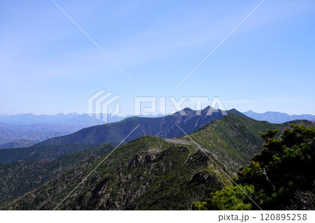 アポイ岳登山道から望む日高山脈 アポイ岳登山道から望む日高山脈 120895258