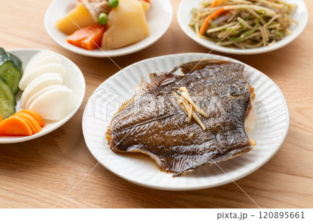 和食のおかず(カレイの煮付け他) 和食のおかず(カレイの煮付け他) 120895661