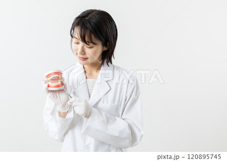医師の歯石取り指導07 医師の歯石取り指導07 120895745