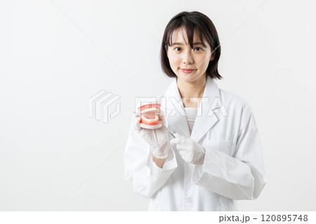 医師の歯石取り指導10 120895748