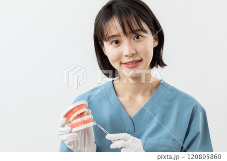 医師の歯石取り指導06 120895860