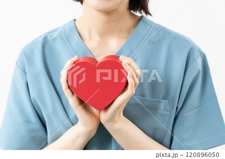 思いやりの心〜医師のイメージ07 思いやりの心〜医師のイメージ07 120896050