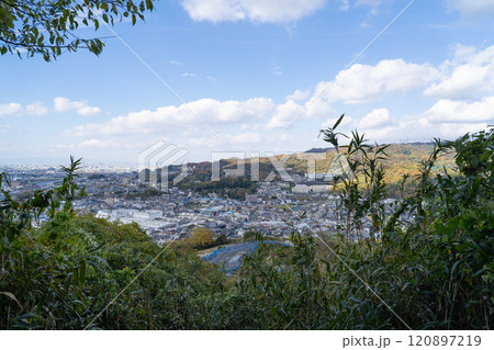 明神山の登山口付近から見た景色（奈良県香芝市） 120897219