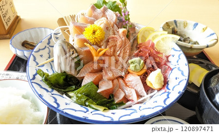 十和田湖のヒメマスのお造り 120897471