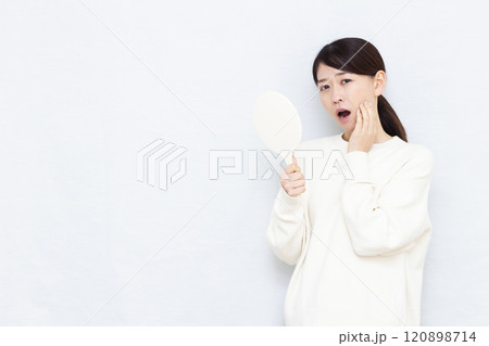 歯が痛い女性 120898714