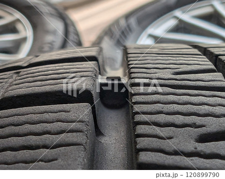 スタッドレスタイヤのプラットホーム スタッドレスタイヤのプラットホーム 120899790