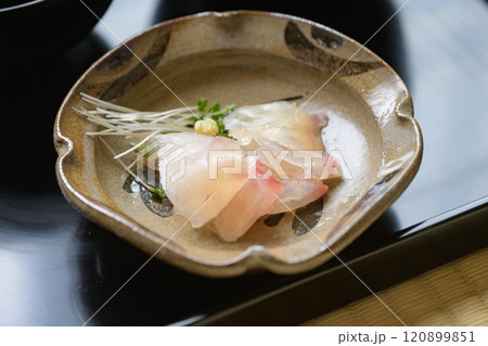 茶事懐石　向付　鯛の昆布〆 120899851