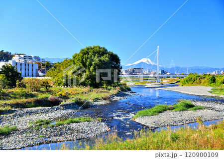 万願寺歩道橋(ふれあい橋)/浅川方面を望む(東京都日野市)【2024.11】 万願寺歩道橋(ふれあい橋)/浅川方面を望む(東京都日野市)【2024.11】 120900109