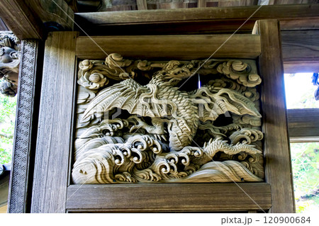 【神奈川】晩秋の鎌倉円覚寺 大方丈の唐門扉彫刻 【神奈川】晩秋の鎌倉円覚寺 大方丈の唐門扉彫刻 120900684