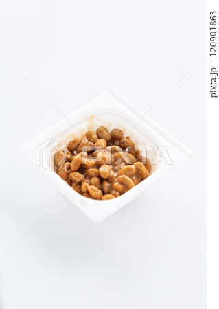 パック入りの市販の納豆 120901863